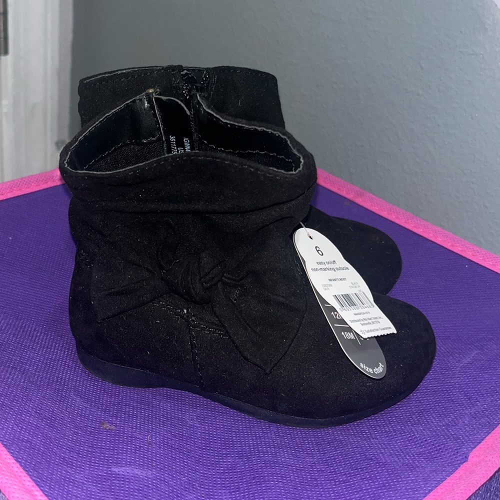 Little Girl Boots with a Bow - Size 6C